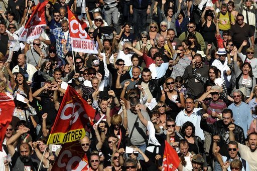 230.000 manifestants à Marseille, la mobilisation continue de plus belle, les lycéens étaient là !