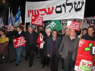 Trente mille manifestants à Tel Aviv contre le MacCarthysme, le racisme et le fascisme