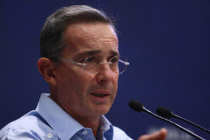 Alvaro Uribe, persona non grata en France !