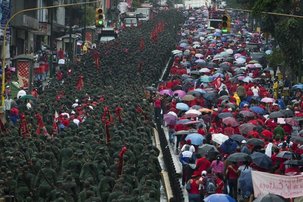 Les partisans d'Hugo Chavez célèbrent les 9 ans de son retour au pouvoir