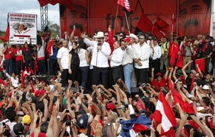 Honduras : Retour du Président Manuel Zelaya "Oui nous avons pu ! " crie le peuple