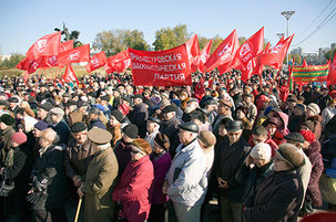 3000 manifestants à Tiraspol (République Moldave de Transnistrie) pour les 94 ans de la Révolution Socialiste d'Octobre