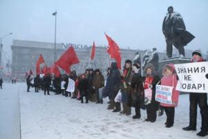 Manifestations des communistes contre le projet de loi de réforme de l'éducation en Russie (2)