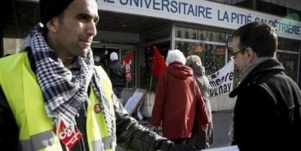 PSA Aulnay, «Aidez-nous à tenir! Aidez-nous à nous battre!»