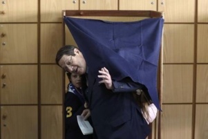 Nicos Anastasiades dans son bureau de vote de Limassol