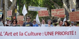 Au Festival d'Avignon, les intermittents rappellent à Hollande ses engagements passés ... Mais il fallait pas voter pour lui