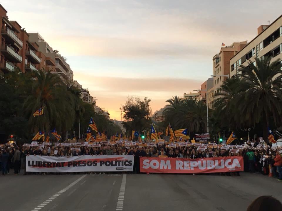 2 millions de catalan.e.s manifestent pour la libération des prisonniers politiques