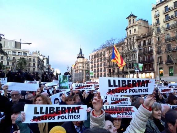 Madrid ordonne l'emprisonnement de Turull, Rull, Romeva, Forcadell et Bassa !