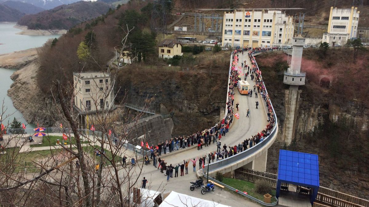 Sur le barrage du Sautet (Isère), le PCF dit NON à la privatisation des barrages