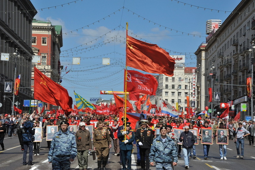 Fête de la Victoire : 100.000 manifestants à Moscou au côté du Parti Communiste