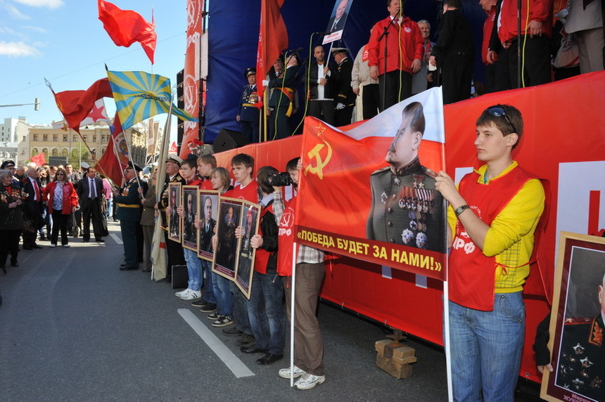 Fête de la Victoire : 100.000 manifestants à Moscou au côté du Parti Communiste