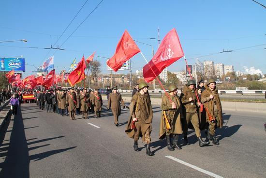 Ukraine: un monument à Staline pour le 94ème anniversaire de la Révolution d'Octobre