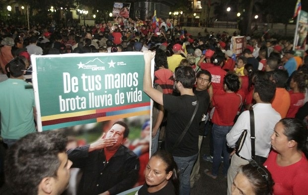 Venezuela : CHAVEZ VIVE, LA LUCHA SIGUE ! Le peuple pleure en masse la mort de Hugo Chavez