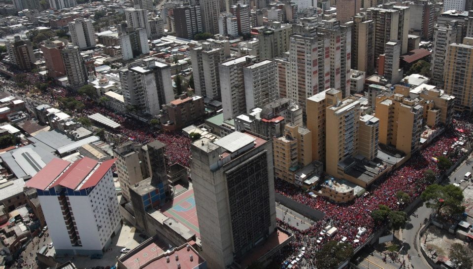 Le peuple accompagne Chavez pour son ultime tournée vers l'académie militaire (2)