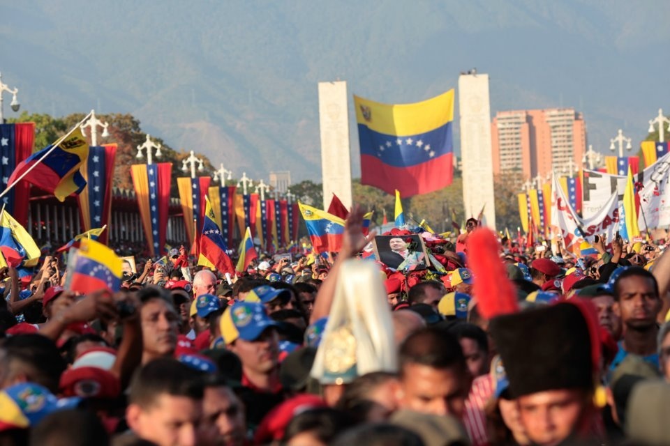 Le peuple accompagne Chavez pour son ultime tournée vers l'académie militaire (2)