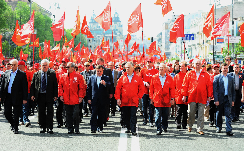 La lutte des travailleurs ukrainiens "Paix !Travail !Mai !" : les communistes ukrainiens en masse pour défendre les valeurs du travail