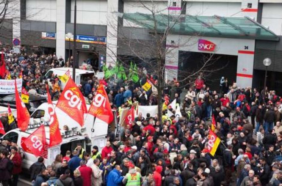 François Hollande : cessez de mépriser la lutte du peuple et des syndicats !