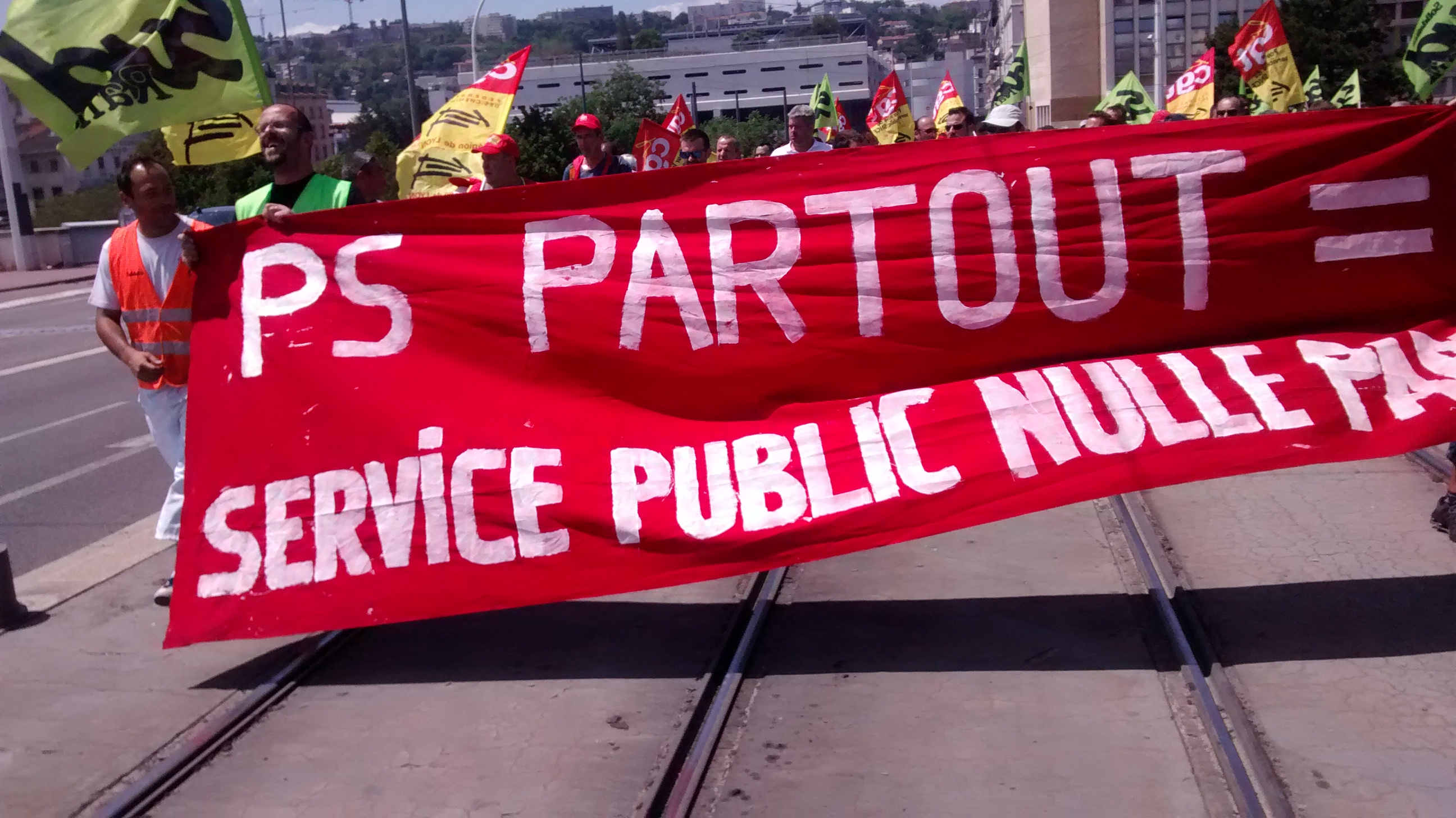 Totale solidarité du PCF aux cheminots et aux intermittents du spectacle