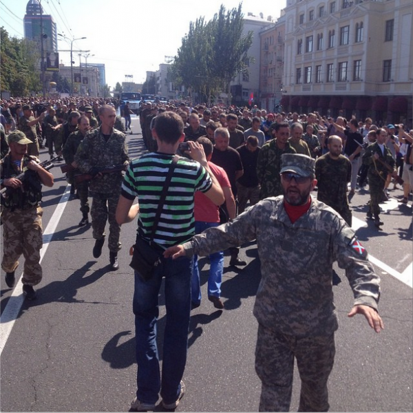 Le Donbass humilie Kiev en faisant défiler ses prisonniers de guerre