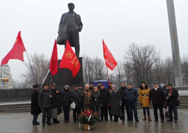 Sous les bombes de Kiev, les communistes de Donetsk rendent hommage à Lénine