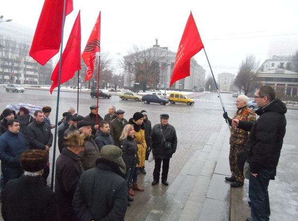 Sous les bombes de Kiev, les communistes de Donetsk rendent hommage à Lénine