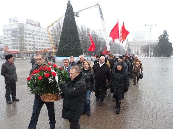 Sous les bombes de Kiev, les communistes de Donetsk rendent hommage à Lénine