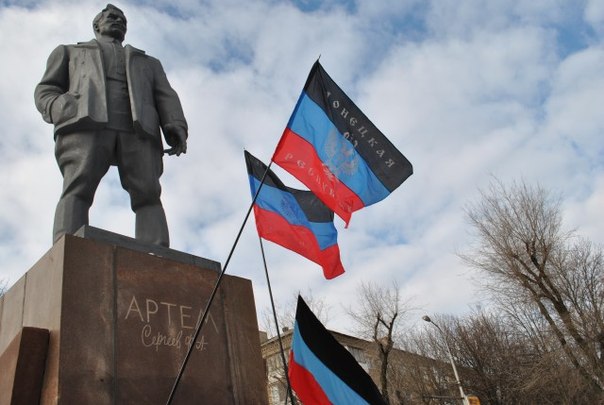 Donetsk rend hommage au communiste Fiodor "Artiom" Sergueïev fondateur de la République soviétique de Donetsk-Krivoï-Rog