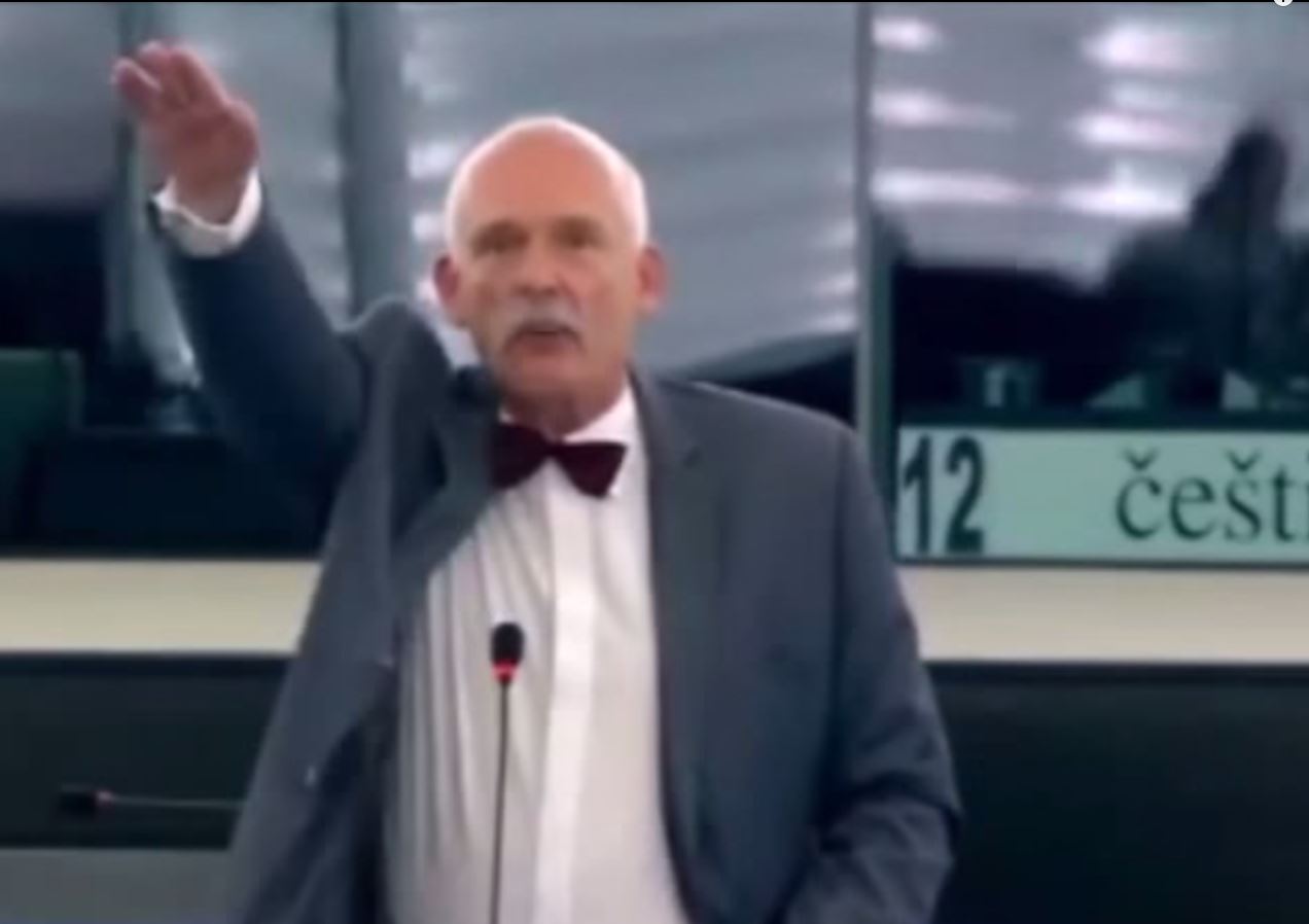 Un eurodéputé polonais d'extrême droite termine son discours par un salut nazi au Parlement européen