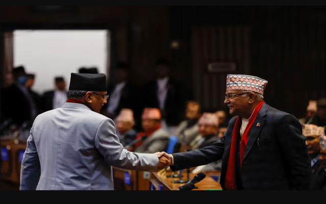 Le maoïste Prachanda renversé par le communiste KP Sharma Oli