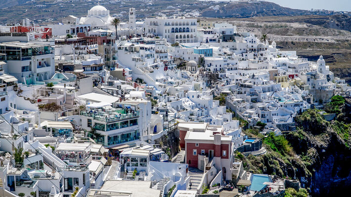 Surtourisme à Santorin, où le développement du tourisme capitaliste