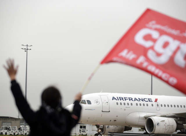 Arrestations à Air France : la CGT dénonce une "opération théâtrale"