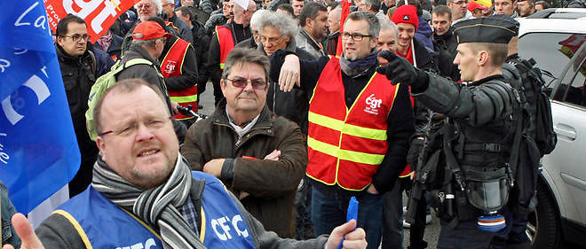 Loi El Khomri : un militant CGT qui manifestait poursuivi pour outrage