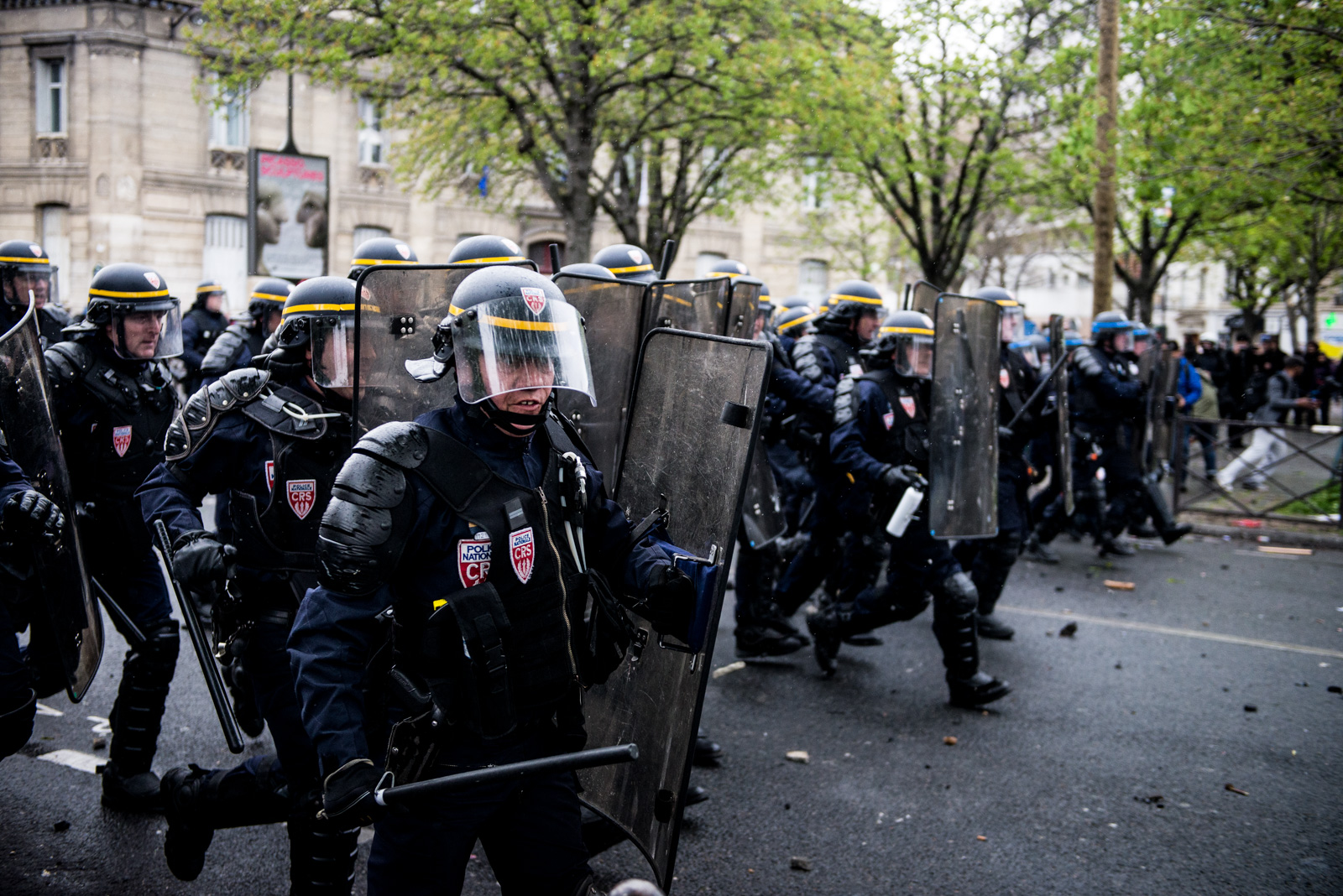 Quand le gouvernement viole les droits du peuple ...