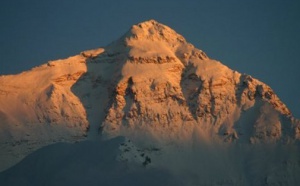 Monde: Cinq corps sur l'Everest et autres actus