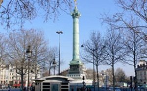 Les drapeaux de la place de la Bastille