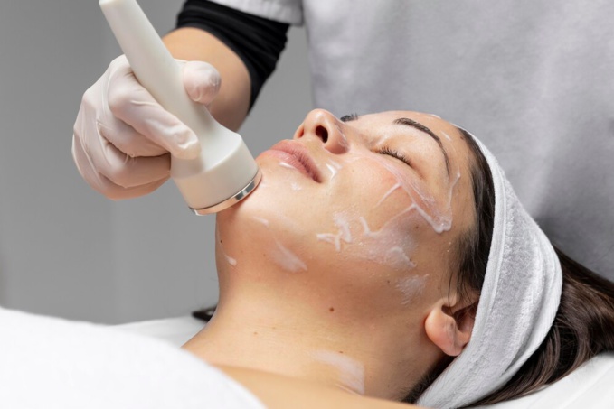 Faire une séance d'hydrafacial en Suisse